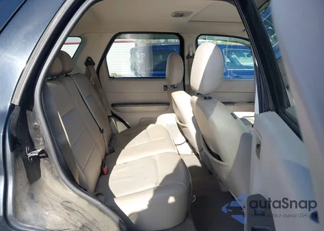 2008 Ford Escape Xlt z USA, uszkodzony, nr VIN 1FMCU03198KE63353